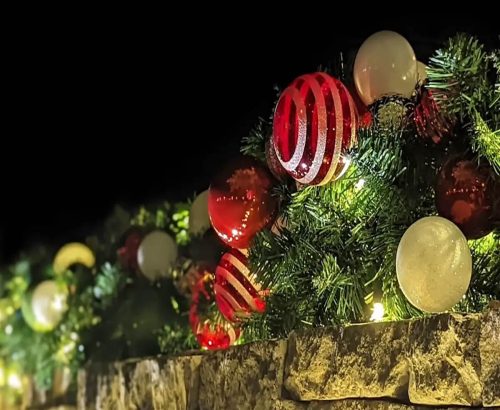 tulsa-christmas-light-installation-greenery-lights-5